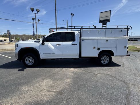 Used 2024 GMC Sierra 2500 Pro w/ Convenience Package image 6