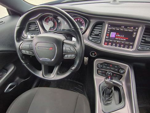 Used 2022 Dodge Challenger R/T w/ Driver Convenience Group RWD image 13