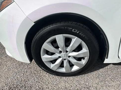 Used 2015 Toyota Corolla LE FWD image 25