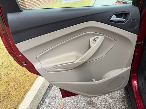 Used 2017 Ford C-MAX Energi Titanium w/ Equipment Group 501A image 24