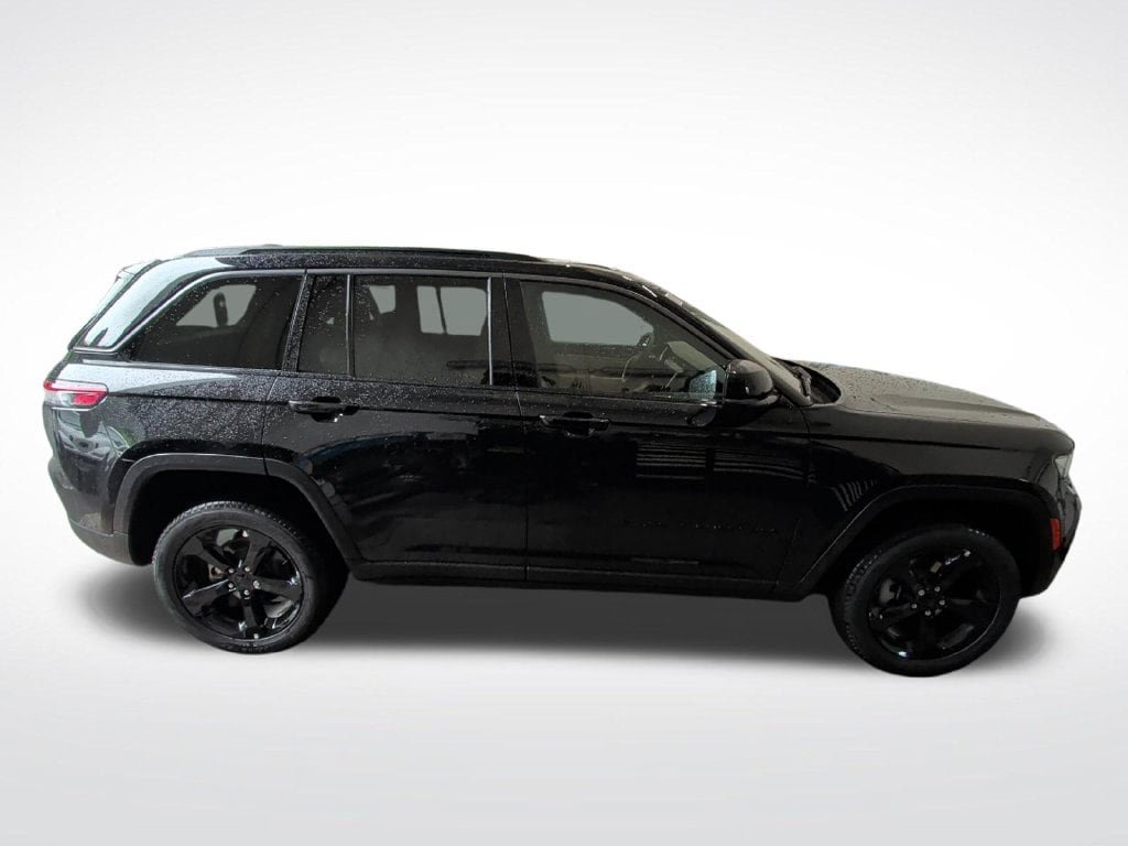 New 2026 Jeep Grand Cherokee Limited w/ Limited Altitude Package AWD/4WD image 6