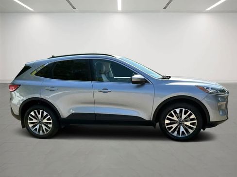 Used 2022 Ford Escape Titanium image 5