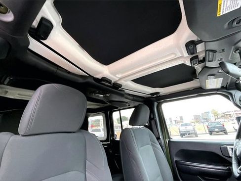 Used 2021 Jeep Wrangler Unlimited Sport image 26