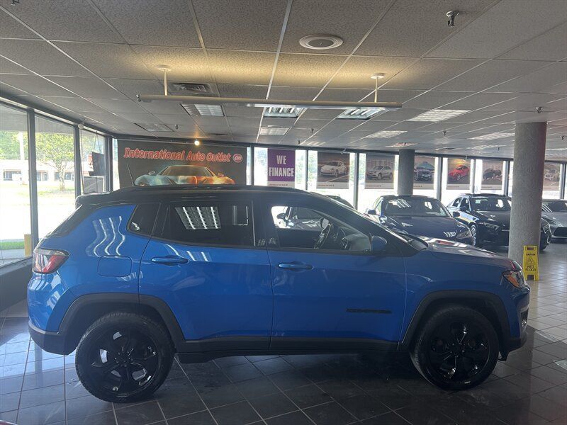 Used 2018 Jeep Compass Latitude w/ Popular Equipment Group AWD/4WD image 5