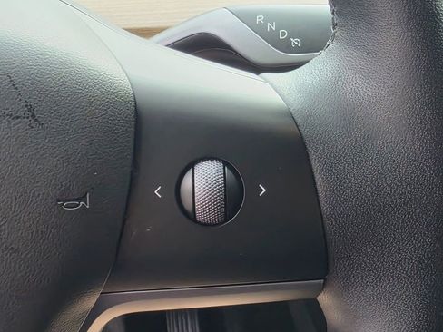 Used 2022 Tesla Model Y Long Range AWD/4WD image 18