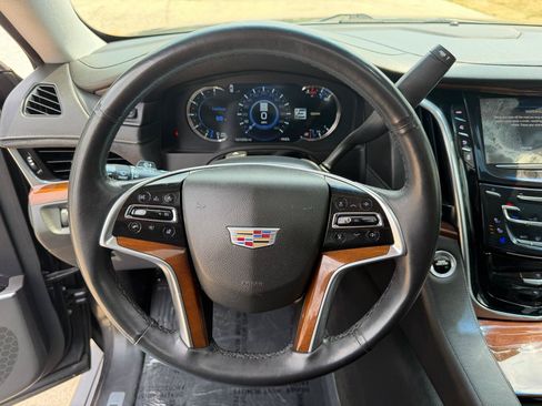 Used 2018 Cadillac Escalade Premium Luxury AWD/4WD image 18