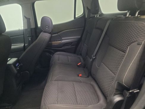 Used 2019 GMC Acadia SLE image 18