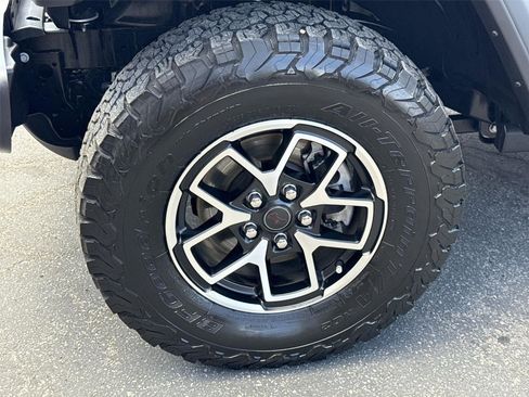 Used 2025 Jeep Wrangler Unlimited Rubicon AWD/4WD image 30
