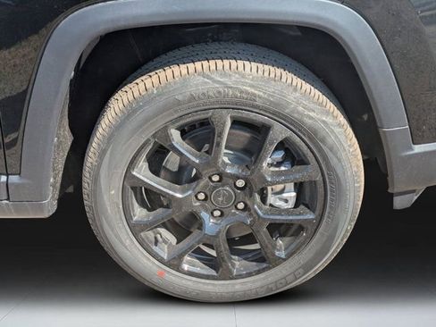 New 2026 Jeep Compass Latitude image 9