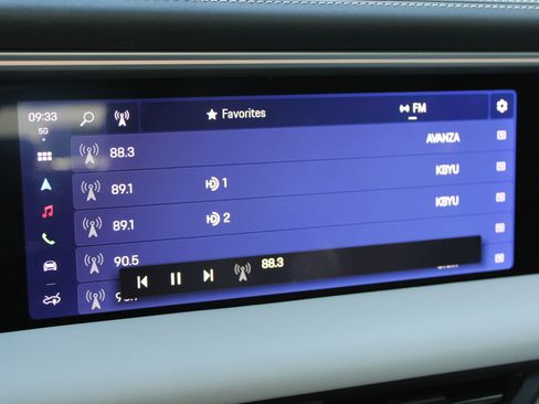 Certified 2024 Porsche Macan 4 Electric image 18