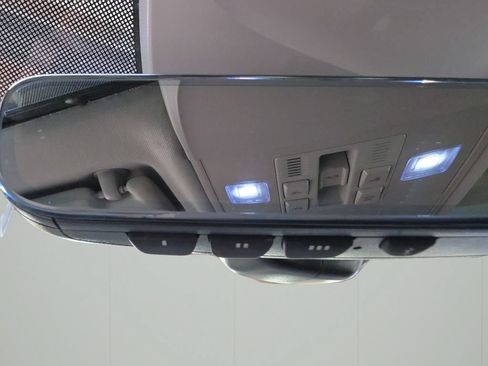 Used 2022 Volkswagen Taos SEL w/ Panoramic Sunroof Package AWD/4WD image 27