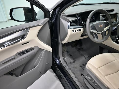 Used 2021 Cadillac XT5 Premium Luxury AWD/4WD image 4