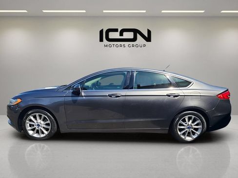 Used 2017 Ford Fusion SE w/ Fusion SE Technology Package FWD image 5