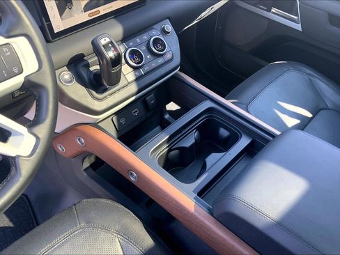Used 2024 Land Rover Defender 110 X-Dynamic SE image 16