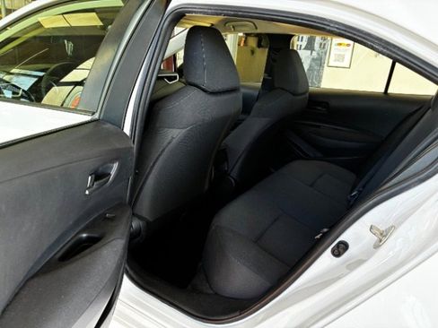 Used 2022 Toyota Corolla LE FWD image 25