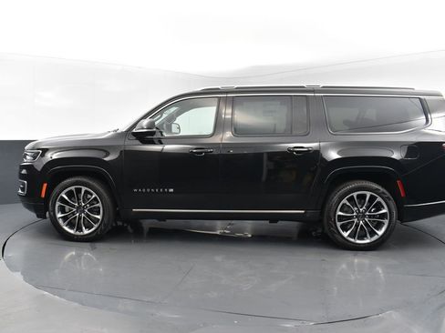 Used 2023 Jeep Wagoneer L Series III w/ Premium Group I image 2