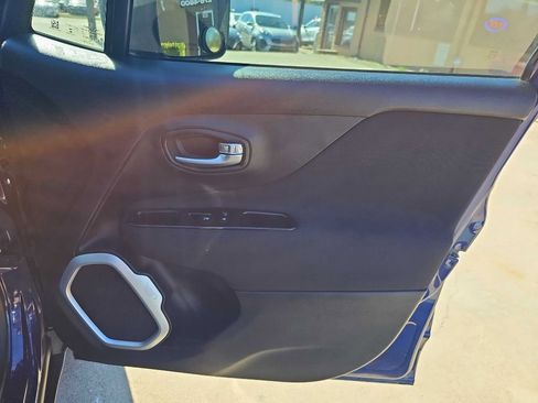 Used 2018 Jeep Renegade Sport w/ Power & Air Group image 18