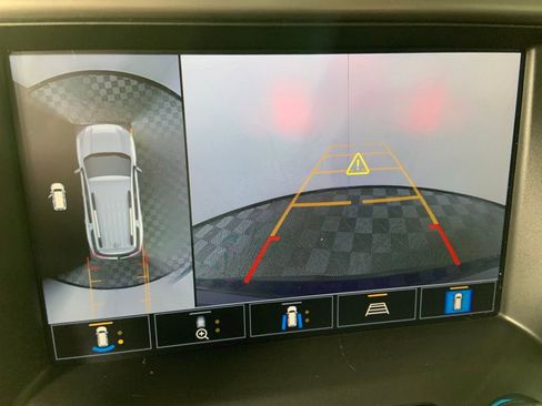 Used 2023 GMC Acadia AT4 w/ Technology Package AWD/4WD image 7