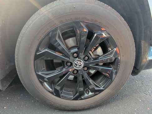 Used 2022 Toyota RAV4 SE w/ Convenience Package AWD/4WD image 5