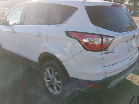 Used 2017 Ford Escape SE image 3