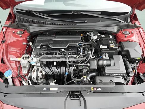 Certified 2025 Hyundai Elantra Sport FWD image 19