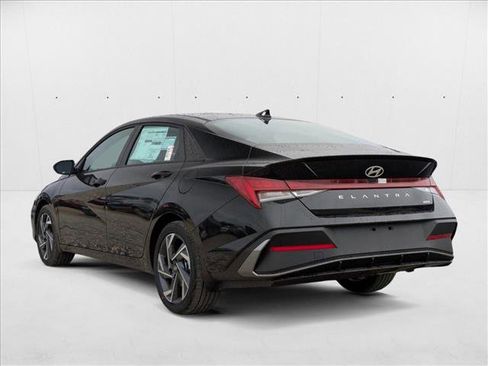 New 2025 Hyundai Elantra SEL image 9