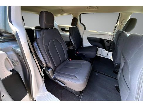 Certified 2019 Chrysler Pacifica Touring Plus FWD image 41