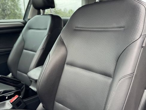 Used 2015 Volkswagen Golf S FWD image 29