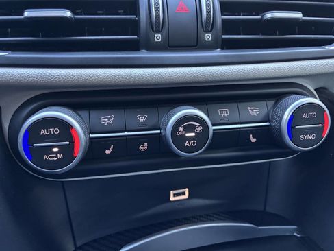 Used 2018 Alfa Romeo Giulia Quadrifoglio w/ Driver Assist Dynamic Package image 13