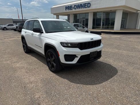 Used 2023 Jeep Grand Cherokee Altitude AWD/4WD image 1