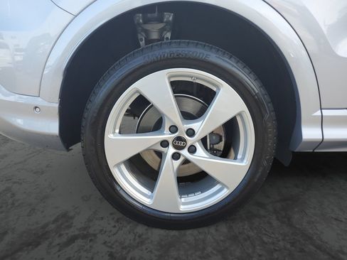 Used 2025 Audi Q5 Premium w/ Premium Plus AWD/4WD image 5
