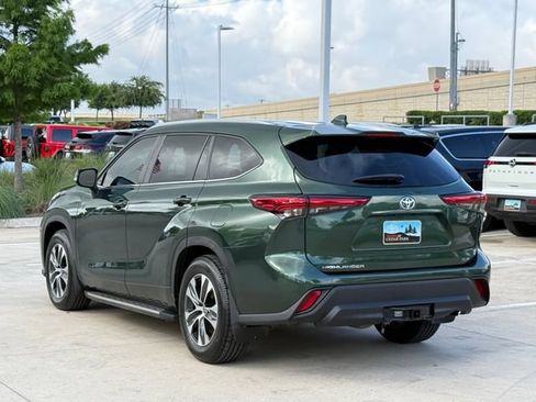 Used 2023 Toyota Highlander XLE FWD image 4