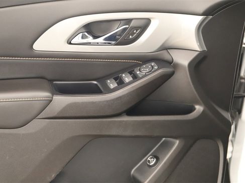 Used 2020 Chevrolet Traverse LT image 23