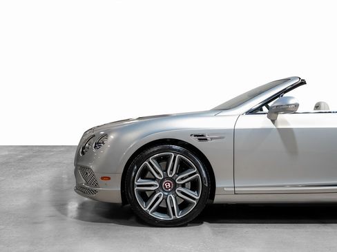 Used 2017 Bentley Continental GT image 30
