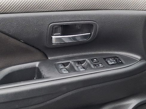 Used 2016 Mitsubishi Outlander AWD image 13