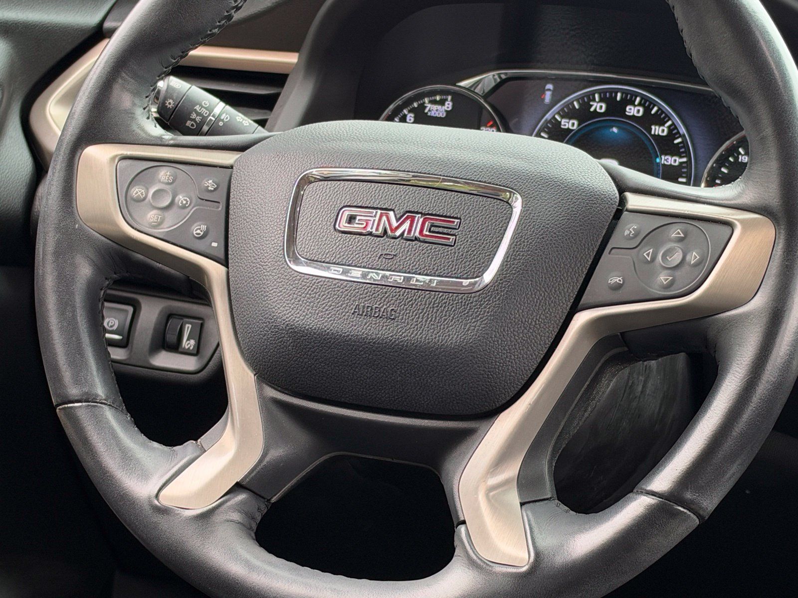 Used 2018 GMC Acadia Denali w/ Technology Package AWD/4WD image 25