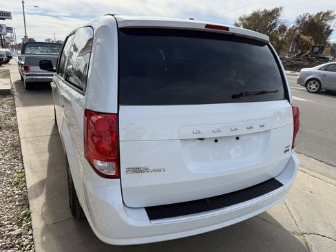 Used 2018 Dodge Grand Caravan GT image 6