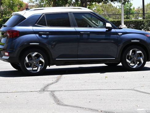 Used 2022 Hyundai Venue Limited FWD image 7