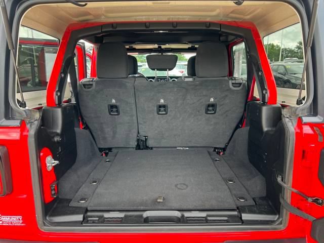 Used 2021 Jeep Wrangler Unlimited Sahara AWD/4WD image 18
