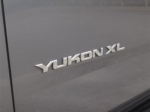 Used 2019 GMC Yukon XL SLT w/ Open Road Package image 10
