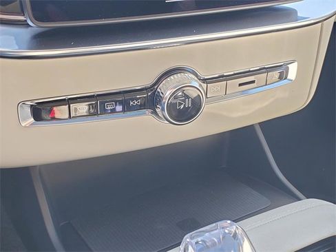 New 2026 Volvo XC90 B6 Ultra w/ Protection Package image 25