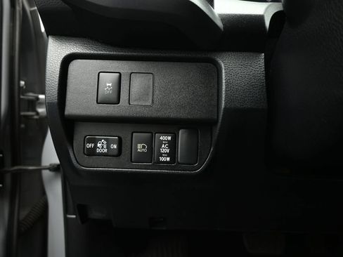 Used 2020 Toyota Tacoma TRD Off-Road w/ Technology Package AWD/4WD image 10