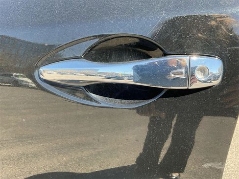 Used 2017 Nissan Altima 3.5 SL w/ 3.5SL Technology Package image 16