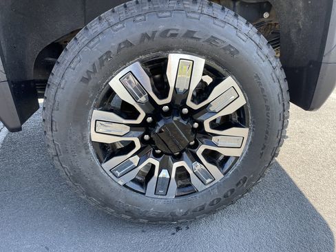 Used 2024 GMC Sierra 3500 Denali w/ Technology Package AWD/4WD image 28