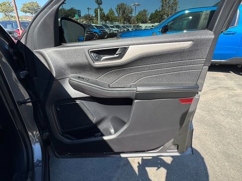 Used 2022 Ford Escape SE w/ Convenience Package image 28