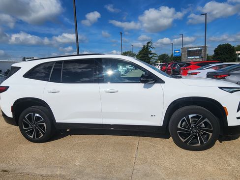 Certified 2025 Buick Enclave Sport Touring AWD/4WD image 4