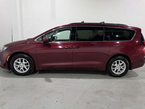 Used 2020 Chrysler Voyager Lxi image 14