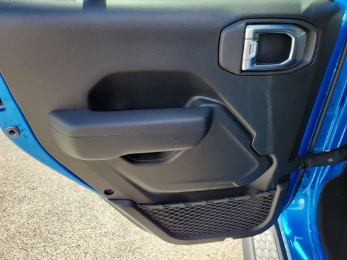 Used 2025 Jeep Wrangler Unlimited Sport AWD/4WD image 8