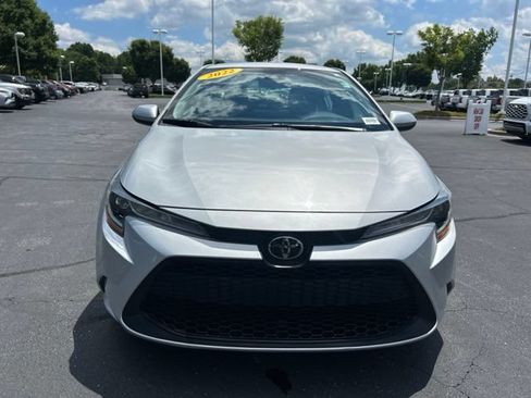Used 2022 Toyota Corolla LE FWD image 2
