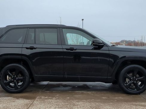 Used 2023 Jeep Grand Cherokee Altitude image 8
